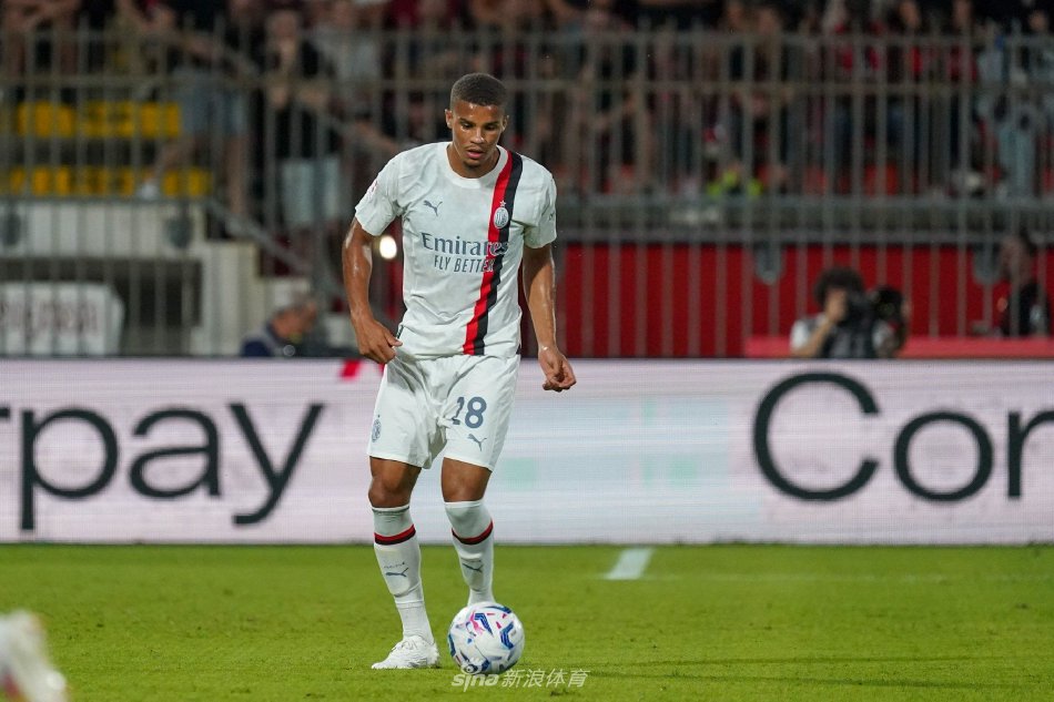 他对更衣室 他对更衣室